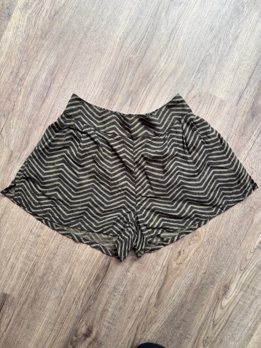 American Eagle Outfitters Womens Black and Olive Chevron Shorts - Flowy - Size S